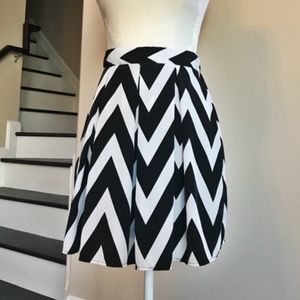 Black & White Pleated Chevron Zig Zag Skirt